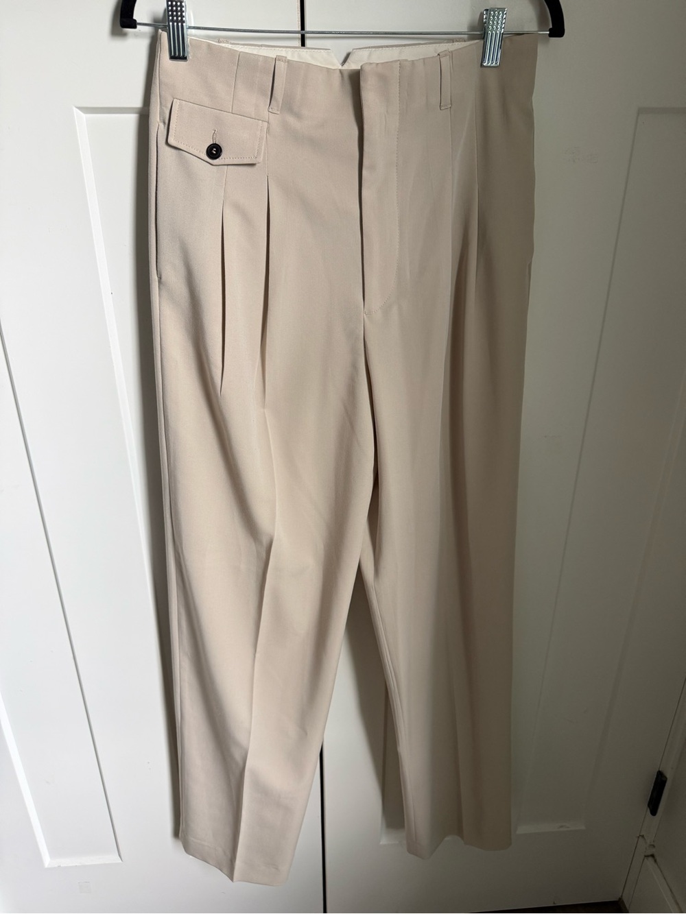 NWOT Zara Pleated Menswear Style Trousers in cream/beige. Size S.